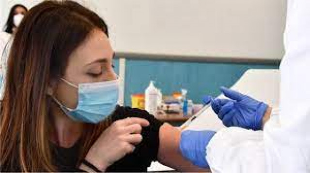 Бустерные прививки получили 50 тысяч украинцев