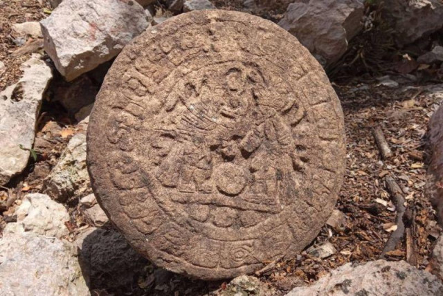В Мексике нашли спортивное табло возрастом 1200 лет
