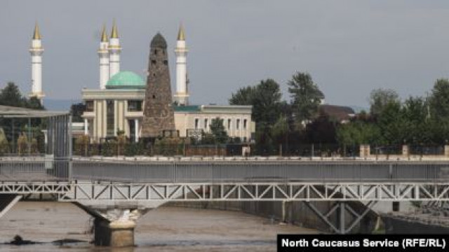 Вор в законе Ахмед Шалинский построил в Чечне дворец с символами криминального мира