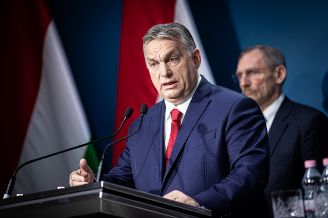 Венгрия могла тайно разрешать отправлять оружие в Украину через свою территорию – Politico