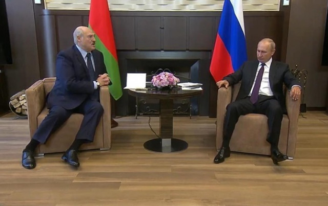 Белорусский президент поблагодарил российского за поддержку