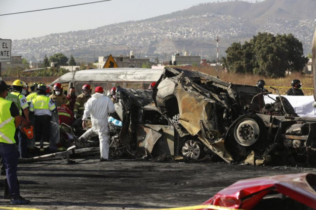 В Мексике 26 человек погибли в ДТП с грузовиком и микроавтобусом
