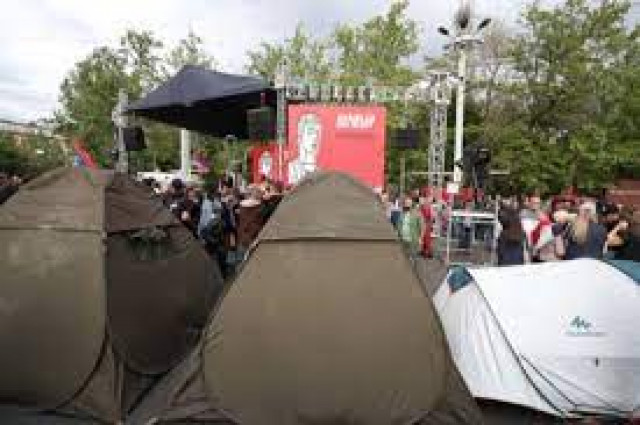 Армянская оппозиция решила разобрать свой палаточный городок в центре Еревана
