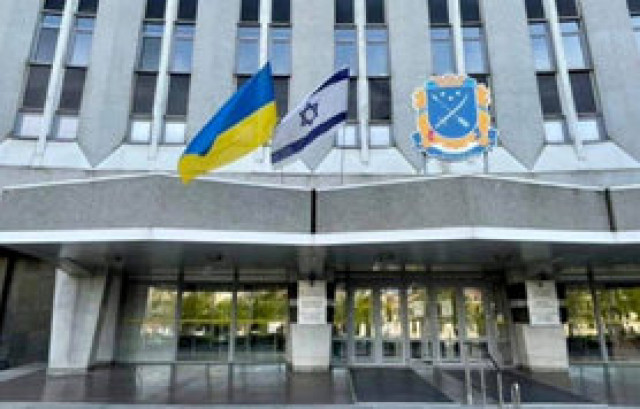 Мэр Днепра Филатов вывесил флаг Израиля над горсоветом
