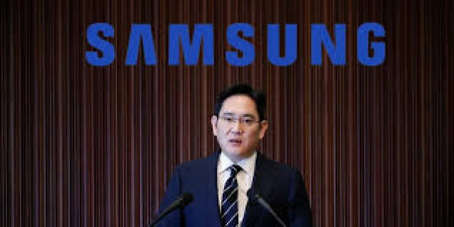 Главу Samsung приговорили к 2,5 годам за коррупцию