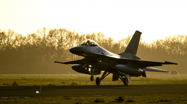 США не дают разрешение на тренировку украинских пилотов на F-16 - NYT

