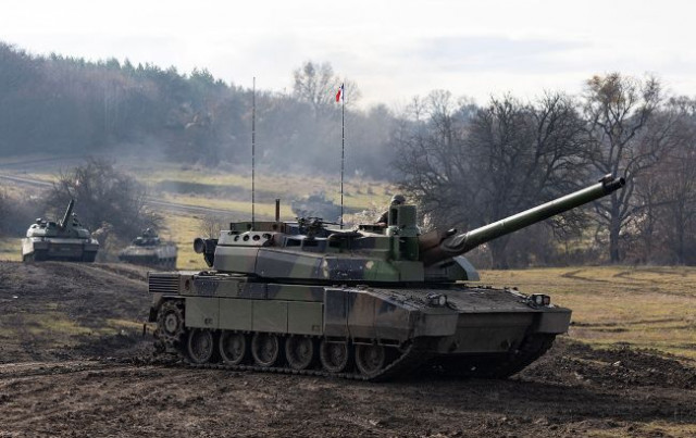 Франция рассматривает передачу Украине своих основных танков Leclerc, - Politico
