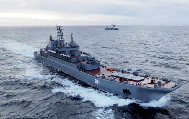 РФ продолжает держать свои ракетоносители в Черном море: в ВМС назвали их количество
