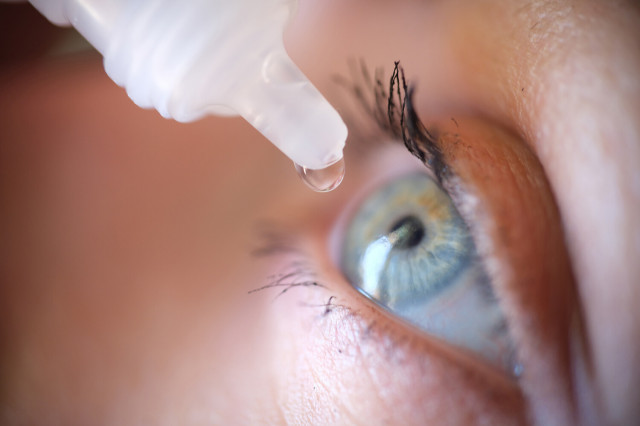 Медик объяснила, какие капли для лечения синдрома сухого глаза бесполезны
