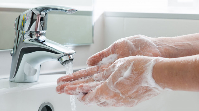 Дерматолог рассказала, как часто нужно мыть руки
