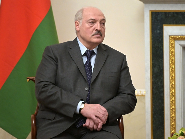 Беларуский экс-дипломат рассказал, почему Лукашенко видит в Украине угрозу
