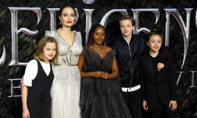 Анджелина Джоли была накануне замечена с детьми на шопинге в Западном Голливуде
