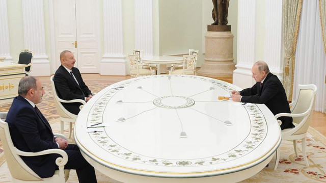 В Кремле анонсировали переговоры Путина, Пашиняна и Алиева в Сочи
