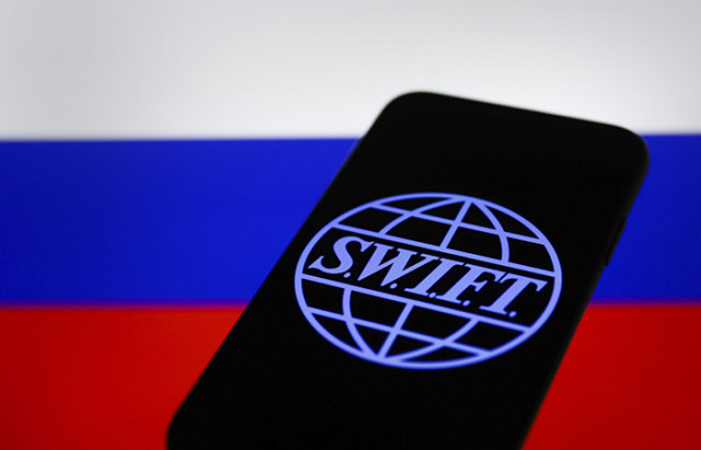 Пять стран ЕС предложили отключить Газпромбанк от SWIFT в рамках санкций
