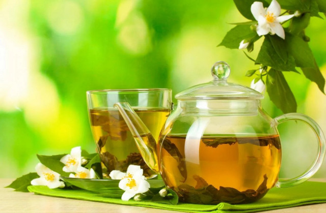 Вчені з'ясували, чи дійсно зелений чай допоможе запобігти COVID-19

