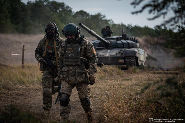 Українська армія швидкими темпами переходить на стандарти НАТО, - ISW
