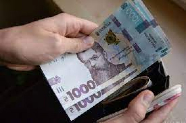 Зарплаты в Украине: в каких регионах платят больше всего