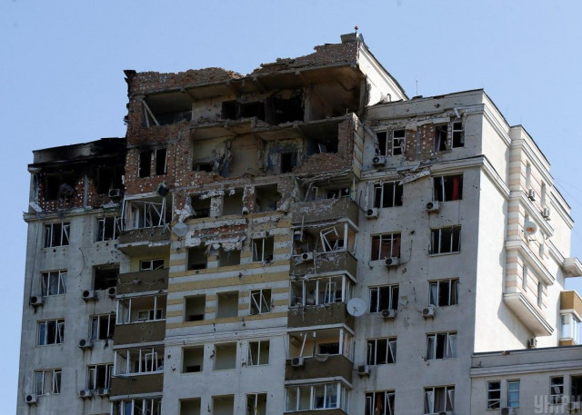 У Києві під час атаки жінка вийшла на балкон подивитися, як збивають дрони, і загинула
